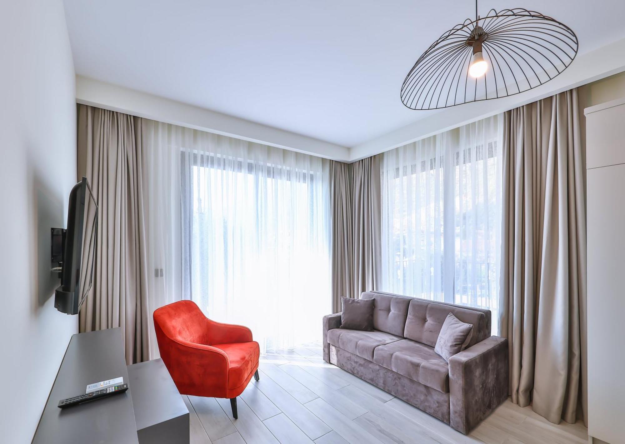 Athena Hotel *